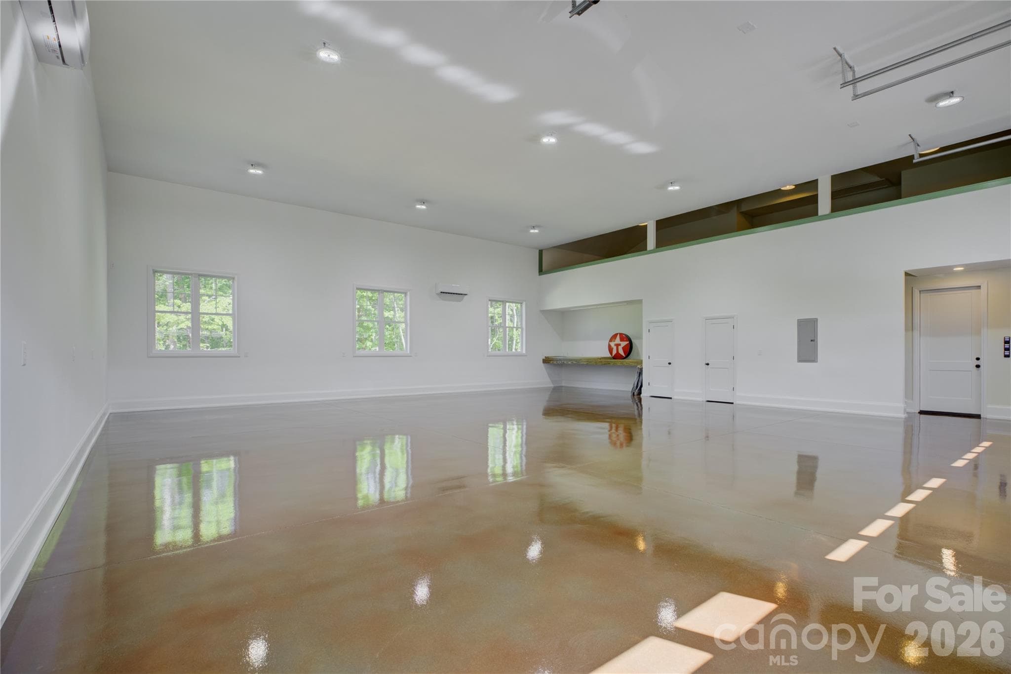 Heated and cooled 2000 SqFt. garage - 18210 Kalabash Road, Charlotte