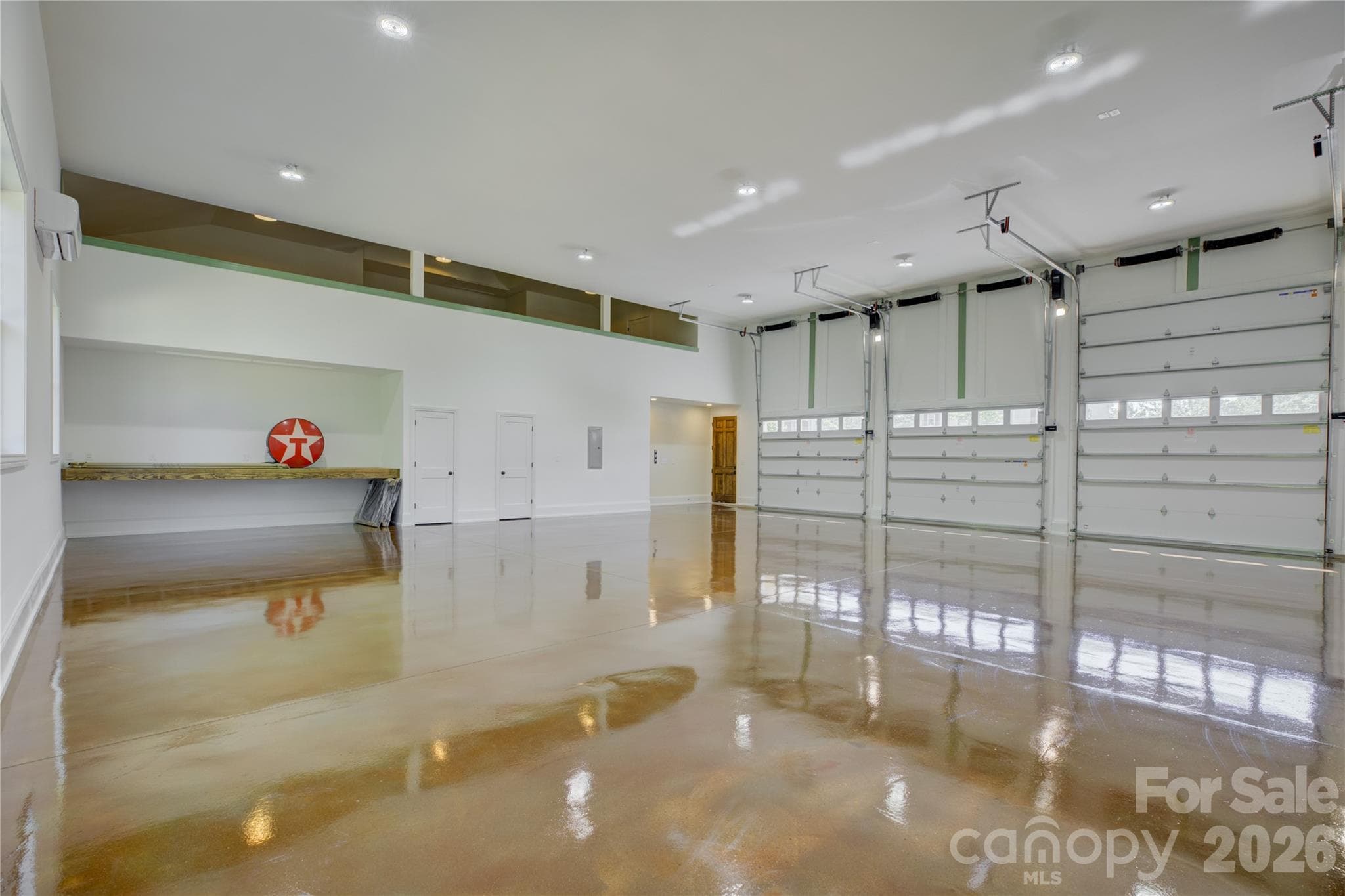 Heated and cooled 2000 SqFt garage with a loft - 18210 Kalabash Road, Charlotte