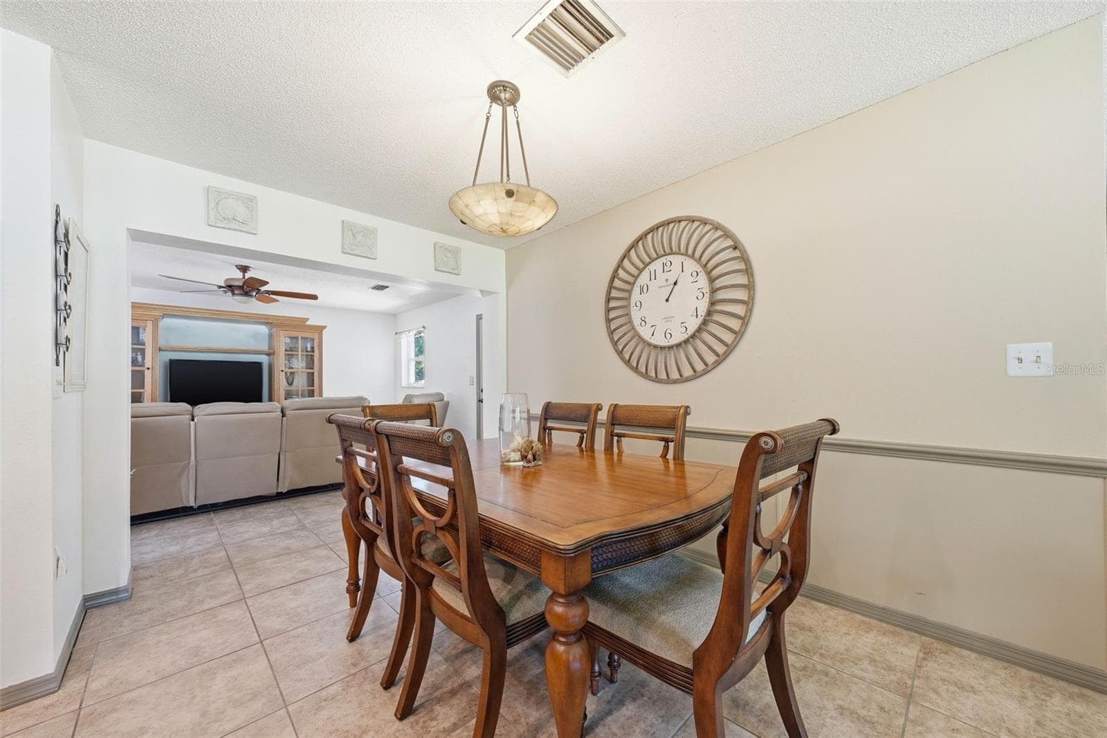 kitchen dining with the family room beyond - 37237 GRAYS AIRPORT RD, LADY LAKE