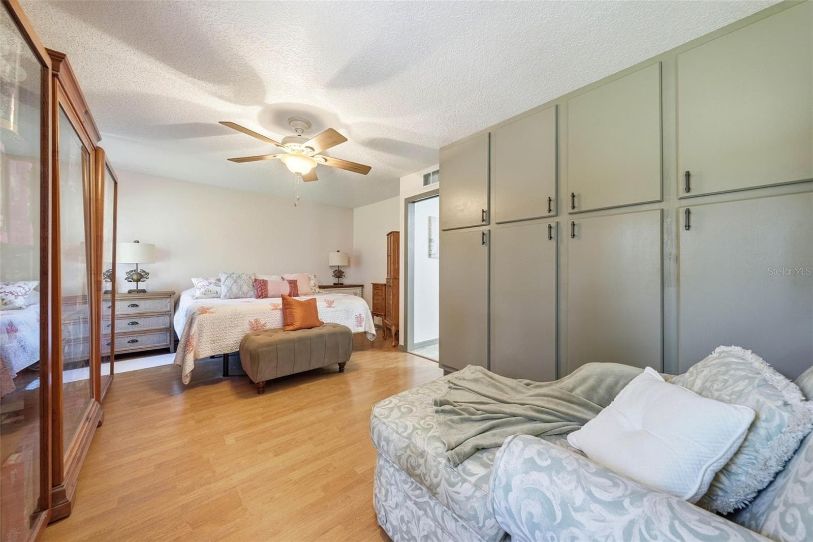 Master Bedroom - 37237 GRAYS AIRPORT RD, LADY LAKE