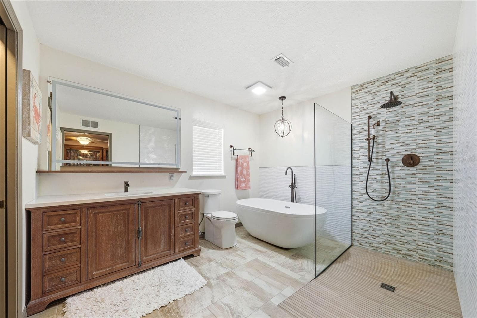 Master Bathroom - 37237 GRAYS AIRPORT RD, LADY LAKE