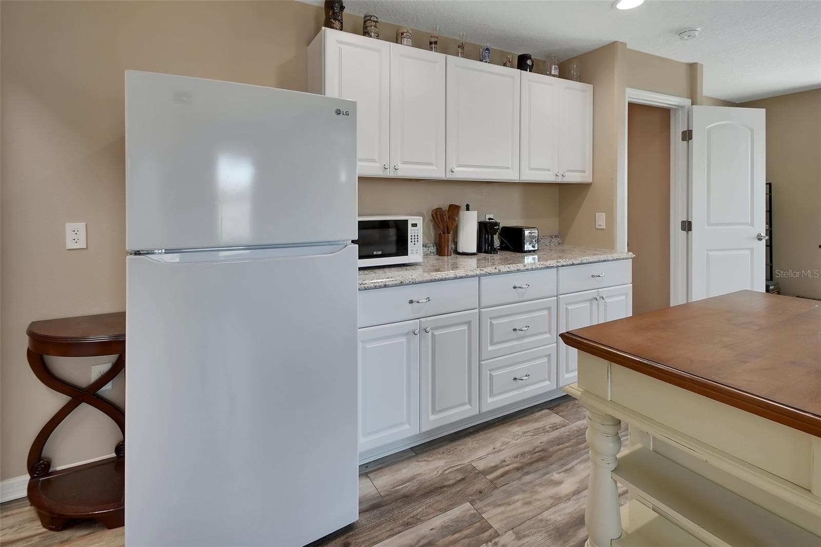 Upstairs kitchenette - 337 ORCHARD HILL ST, DELAND