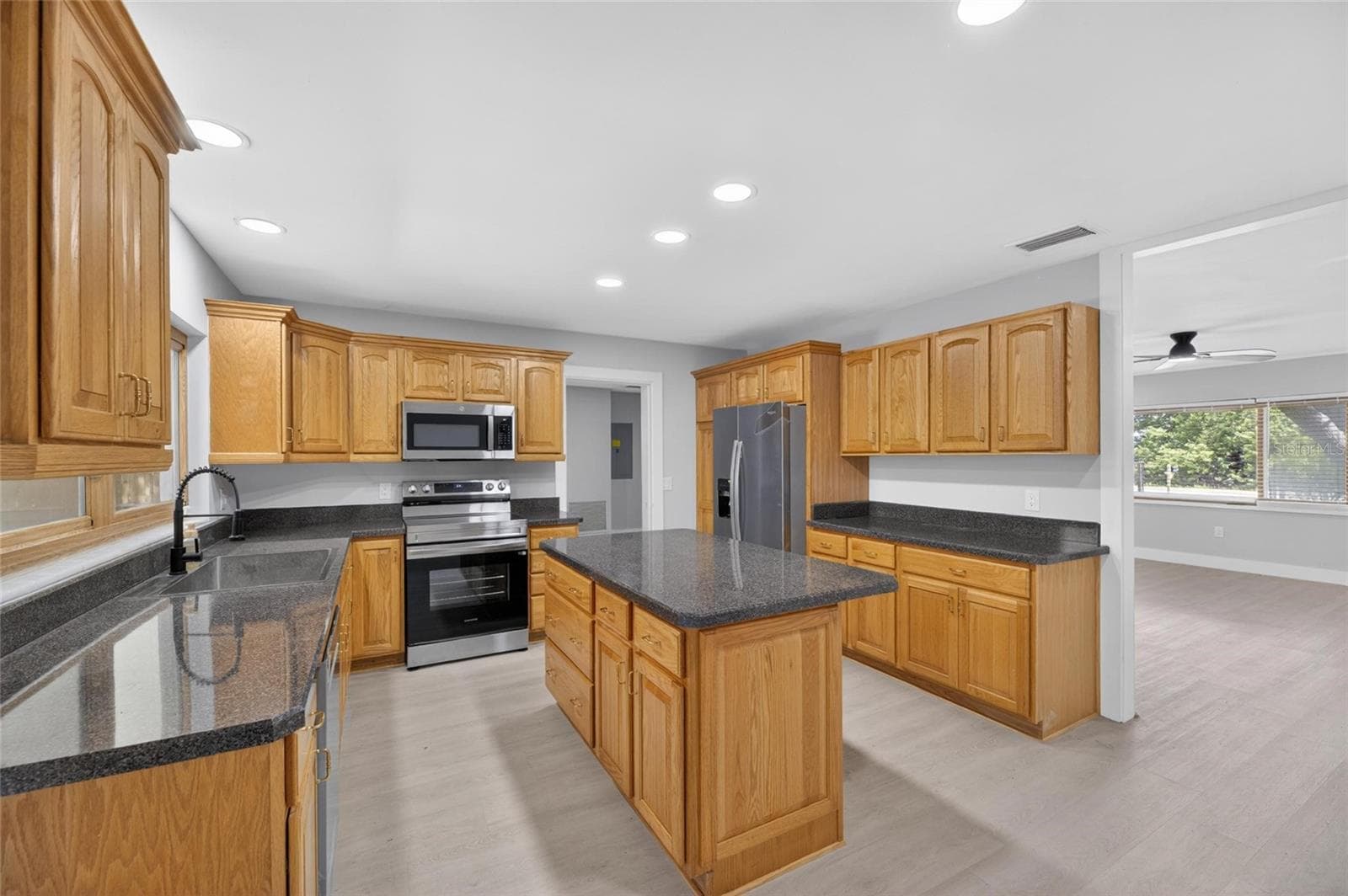 Single Family Residence at 204 7TH AVE NW, RUSKIN, photo 25 of 55
