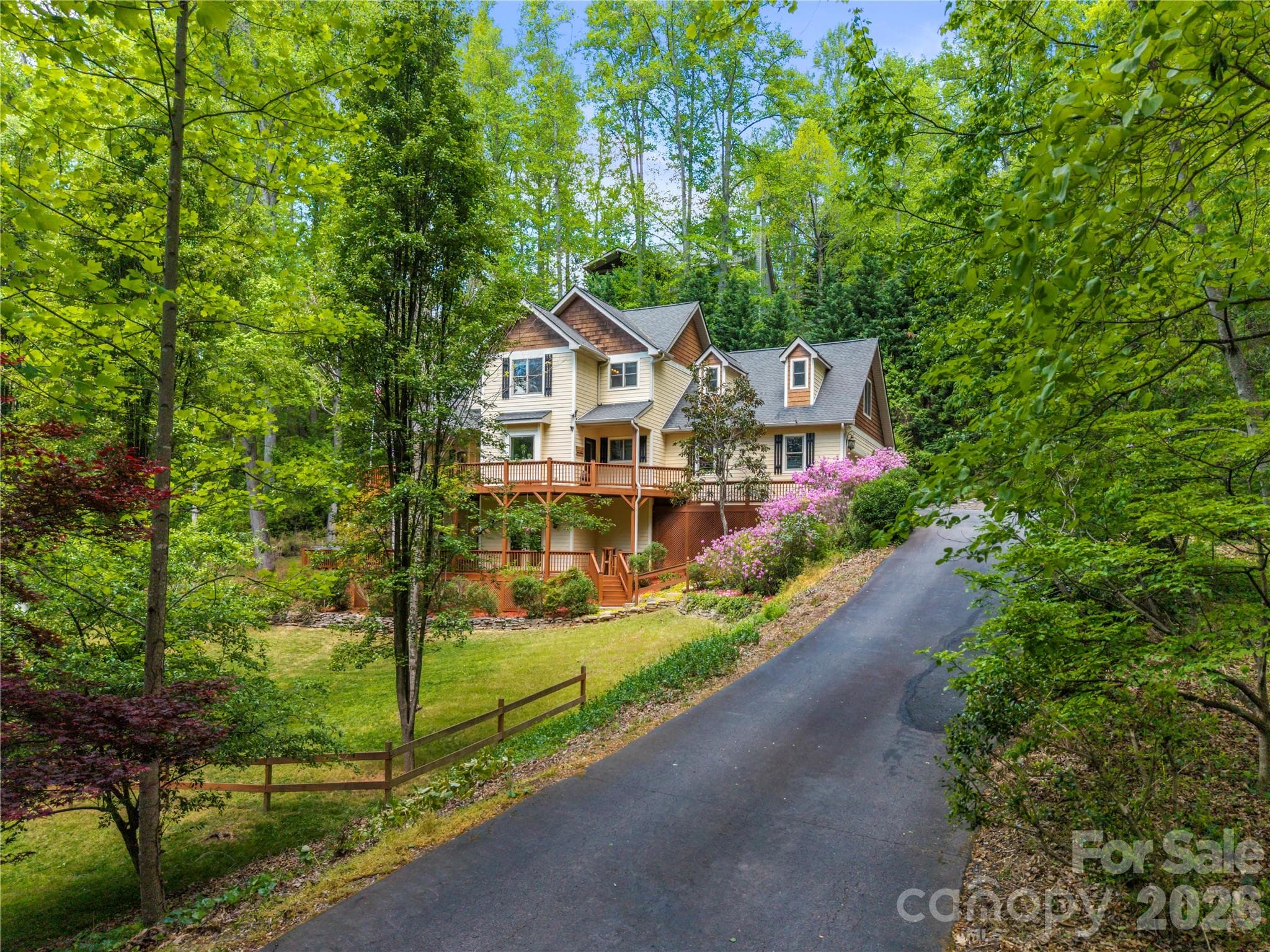 Single Family Residence at 128 Churchill Downs Drive, Fairview, photo 7 of 54