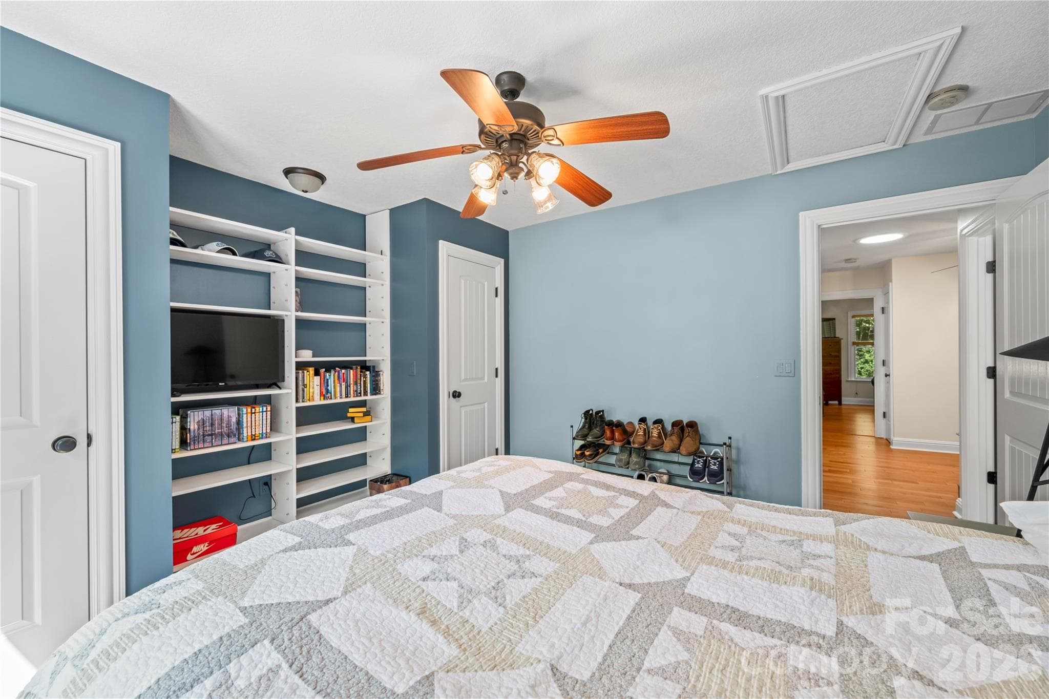 Single Family Residence at 128 Churchill Downs Drive, Fairview, photo 31 of 54