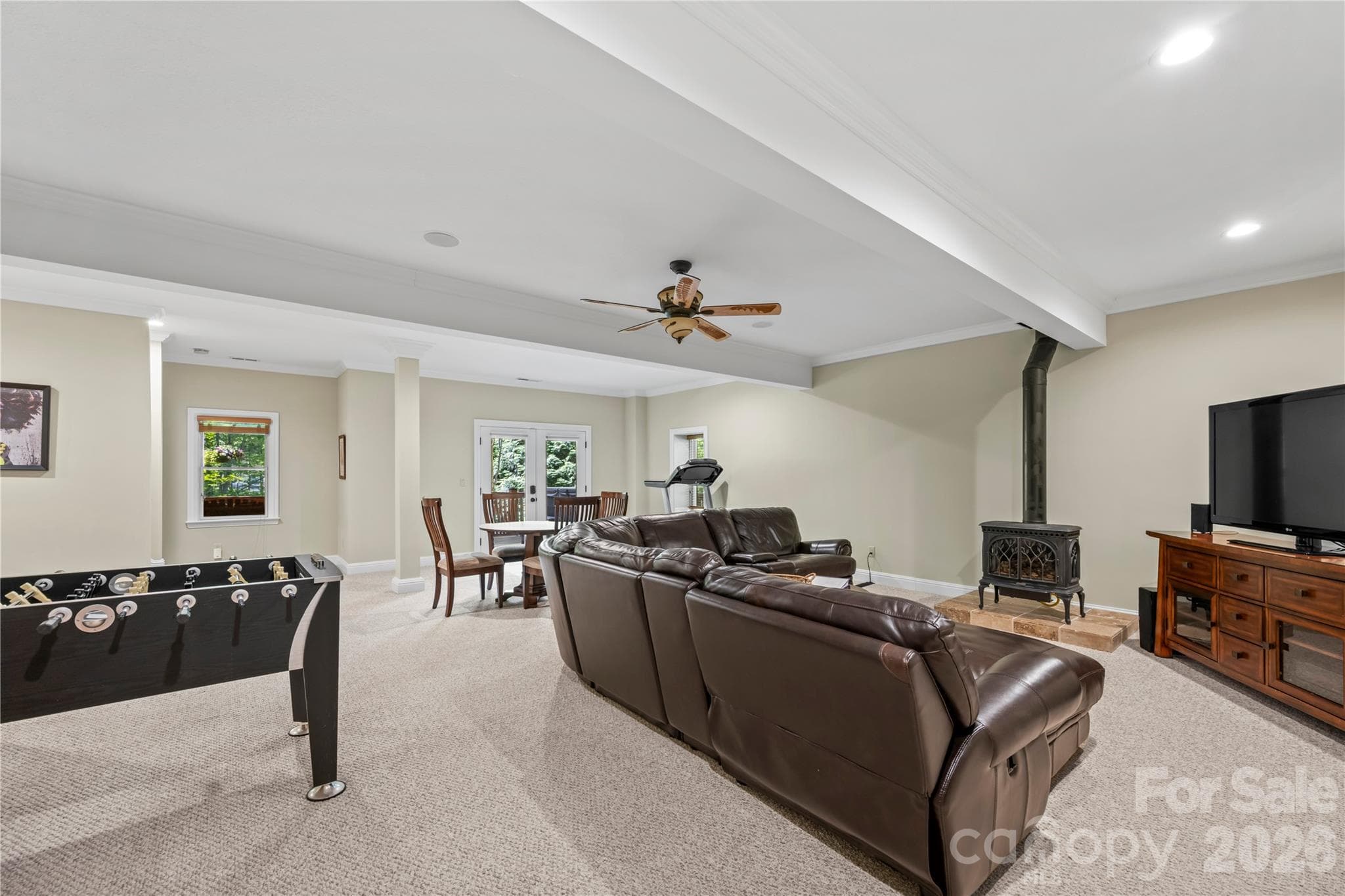 Single Family Residence at 128 Churchill Downs Drive, Fairview, photo 6 of 54