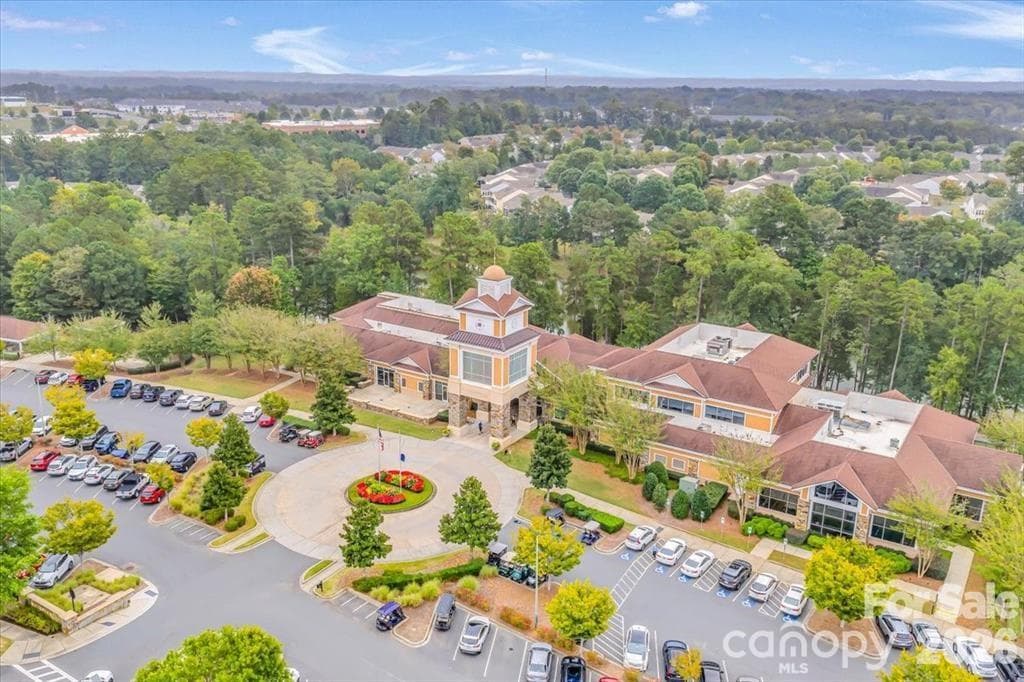 Golf Club and Restaurant - 23119 kingfisher Drive, Fort Mill