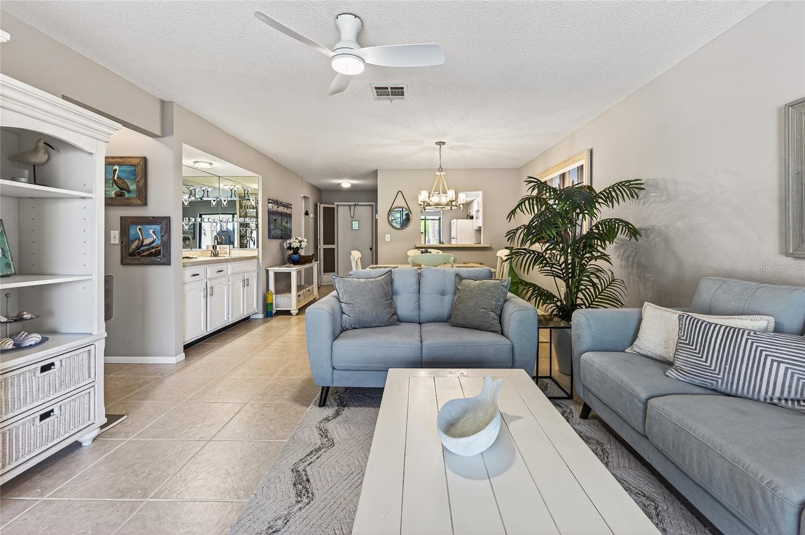 Living Room - 360 THREE LAKES LN #J, VENICE