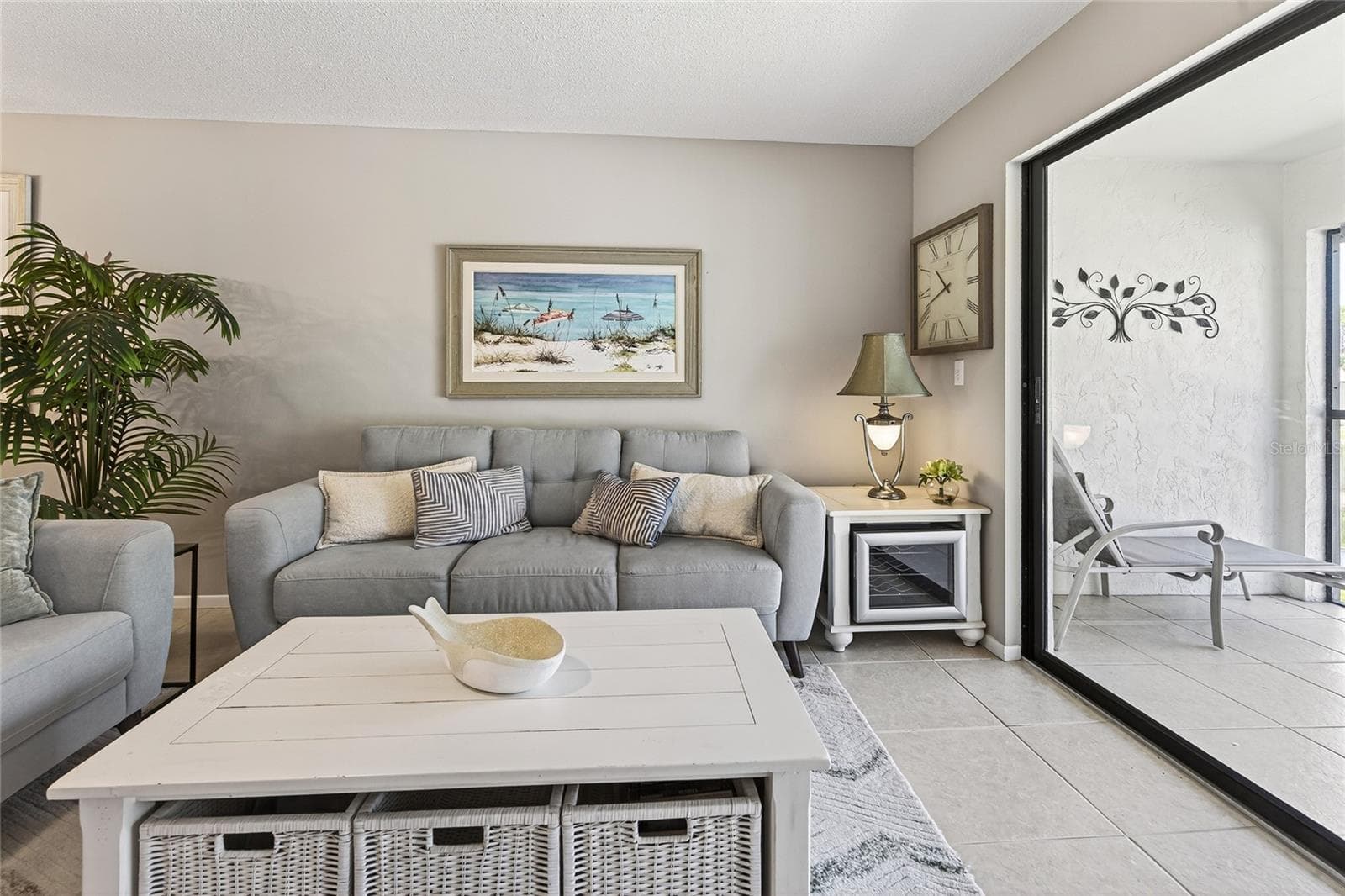Living Room - 360 THREE LAKES LN #J, VENICE