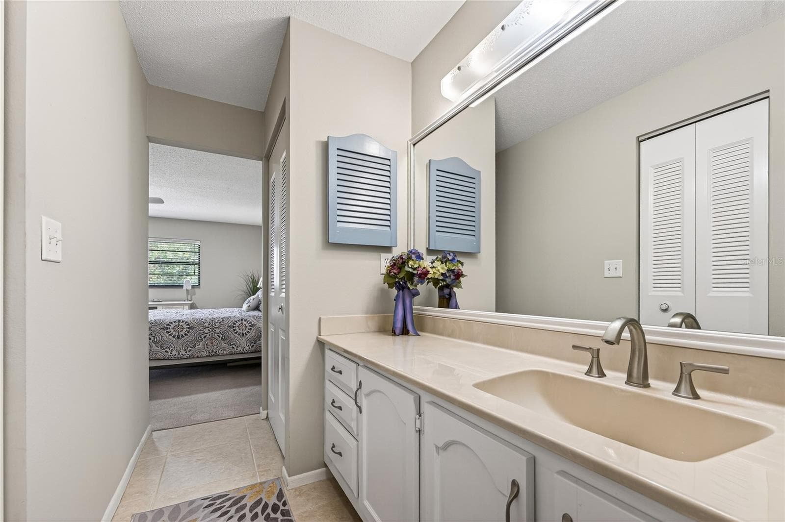 Master Bathroom - 360 THREE LAKES LN #J, VENICE