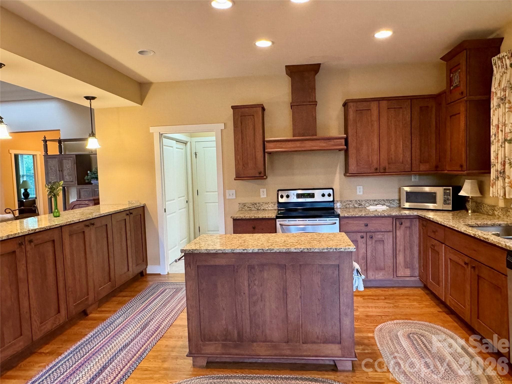 Single Family Residence at 894 Dunroy Drive, Hendersonville, photo 14 of 39