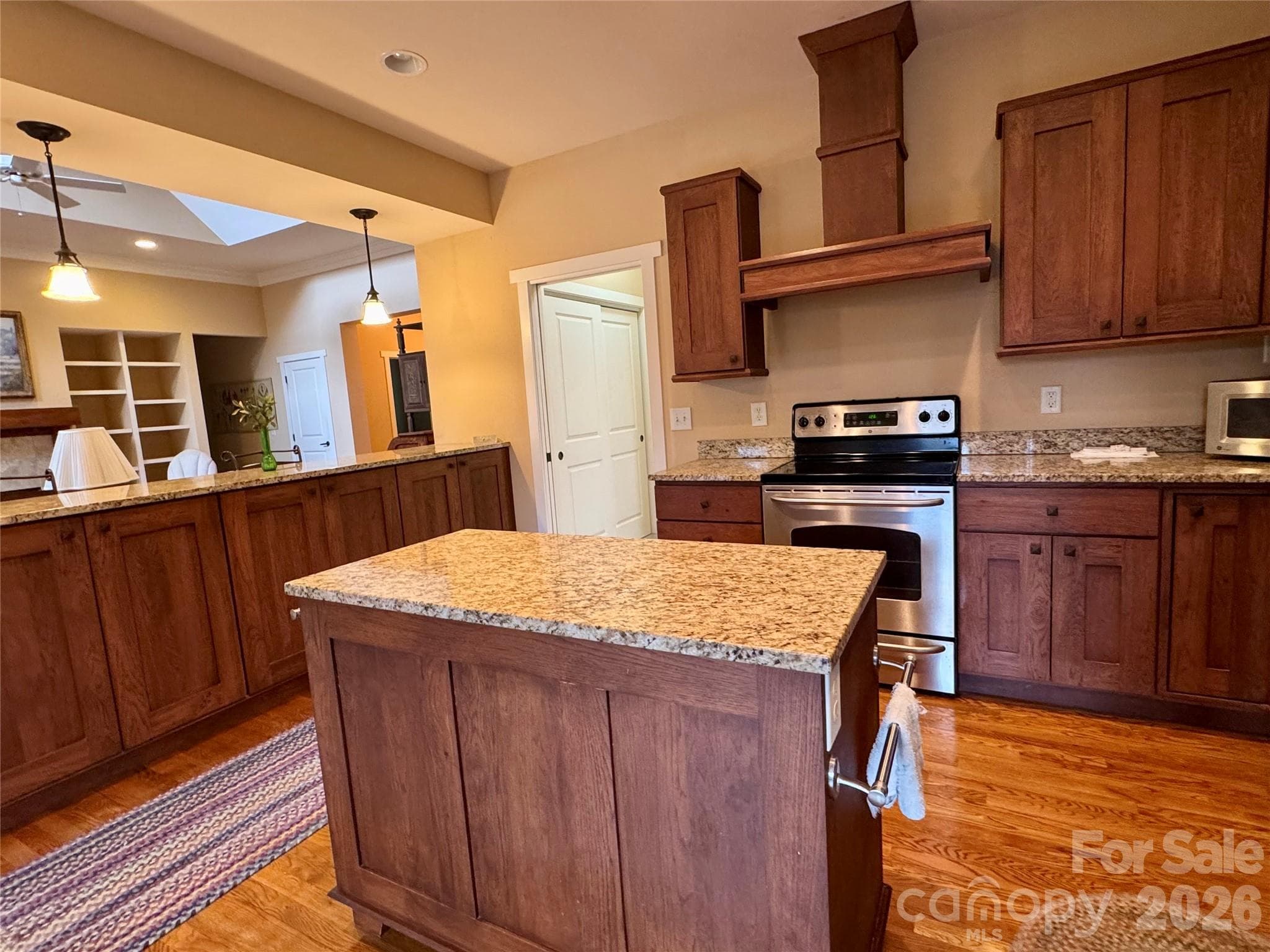 Single Family Residence at 894 Dunroy Drive, Hendersonville, photo 16 of 39