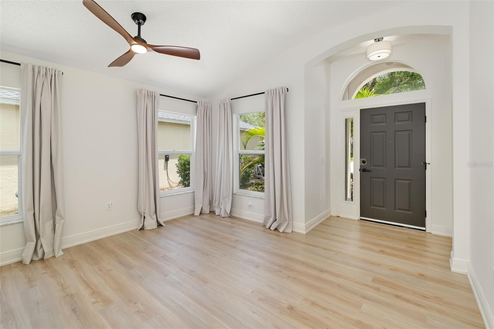 Single Family Residence at 6226 BLUEFLOWER CT, LAKEWOOD RANCH, photo 9 of 82