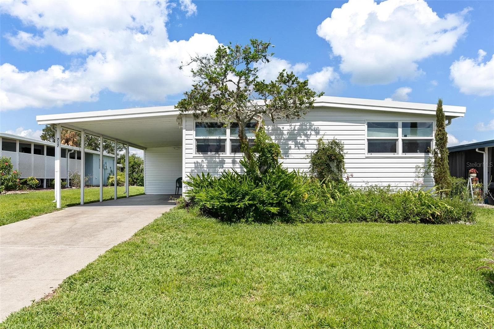 Manufactured Home at 717 W COACH N FOUR DR, LEESBURG, photo 2 of 29