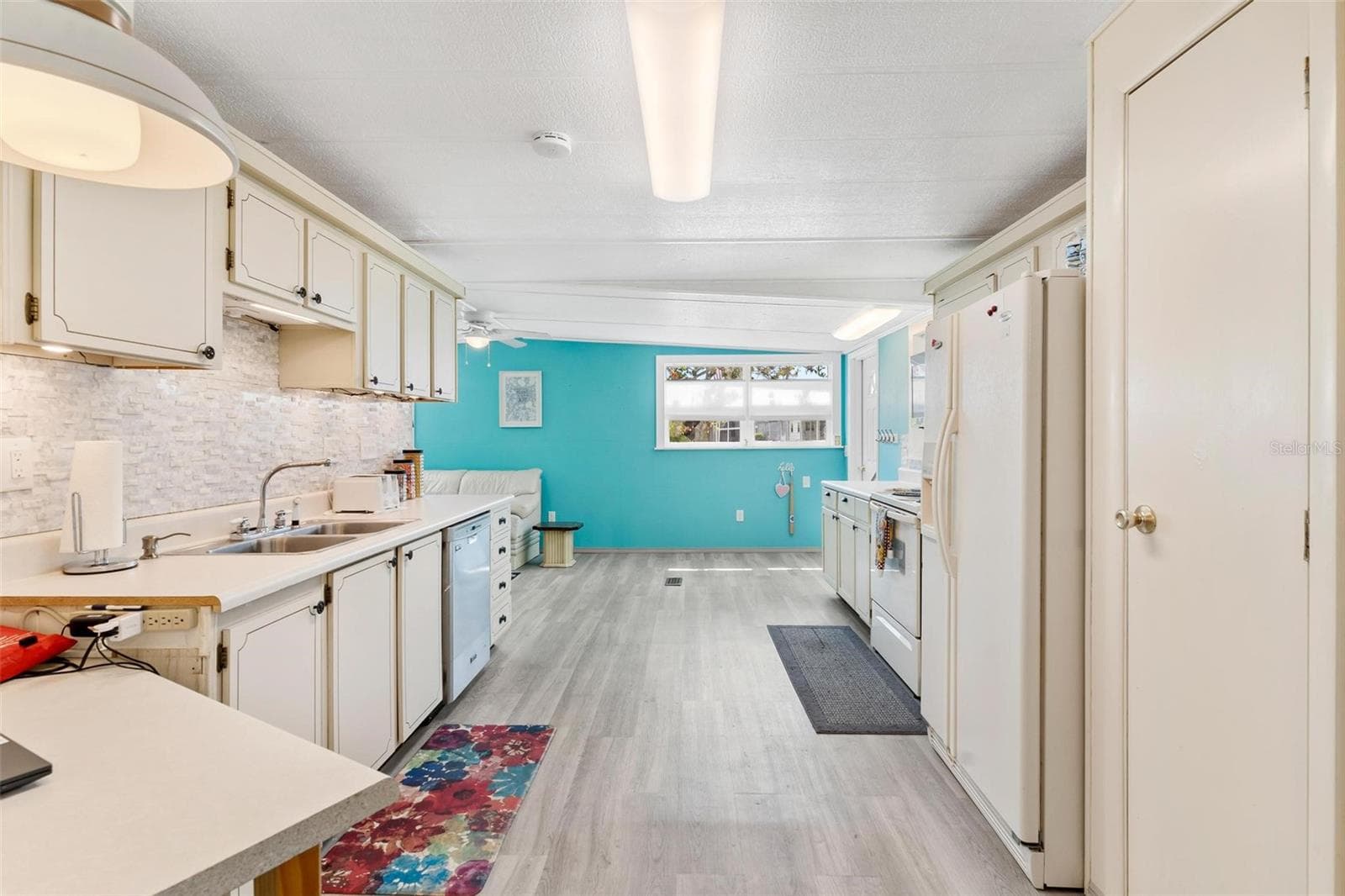 Manufactured Home at 717 W COACH N FOUR DR, LEESBURG, photo 11 of 29