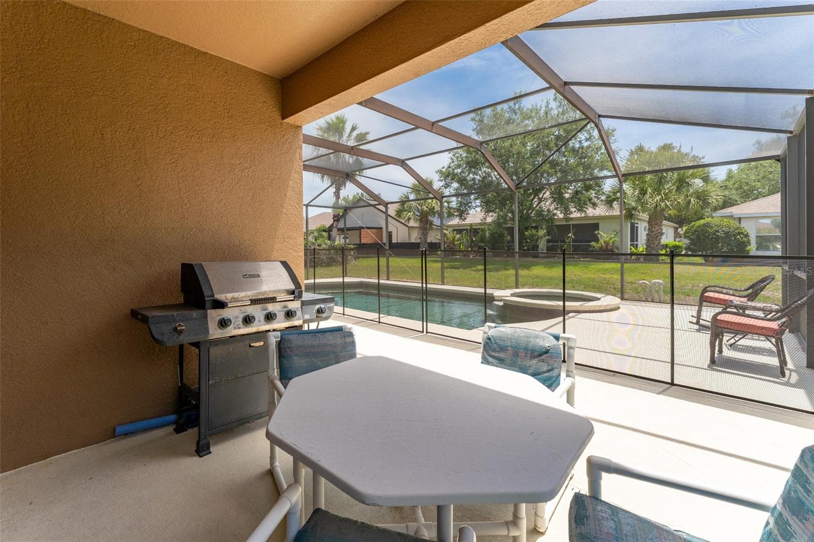 cover rear porch within screened lanai - 6302 BRIDGEVISTA DR, LITHIA