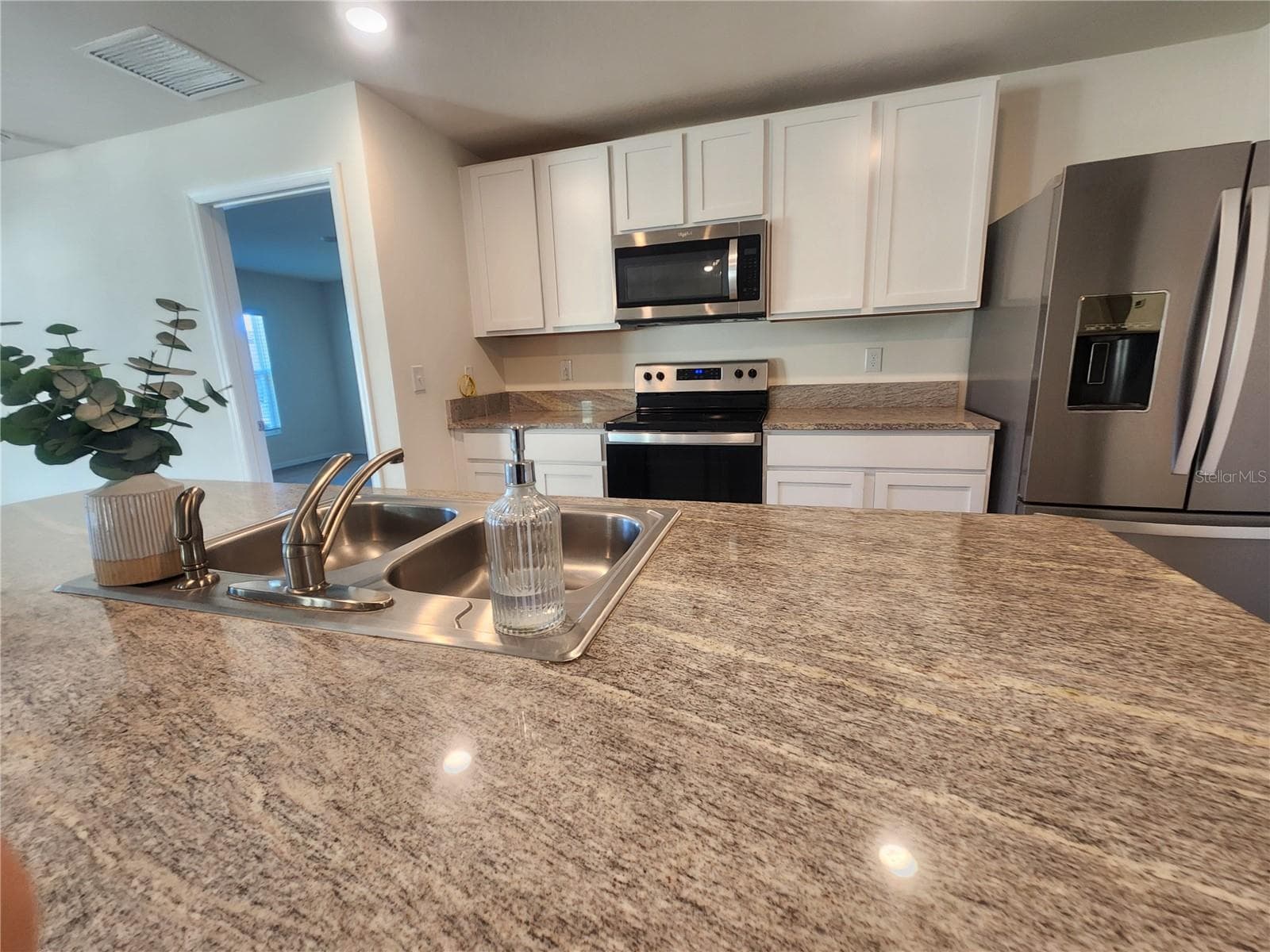 Single Family Residence at 8696 SW 49TH CIR, OCALA, photo 3 of 11