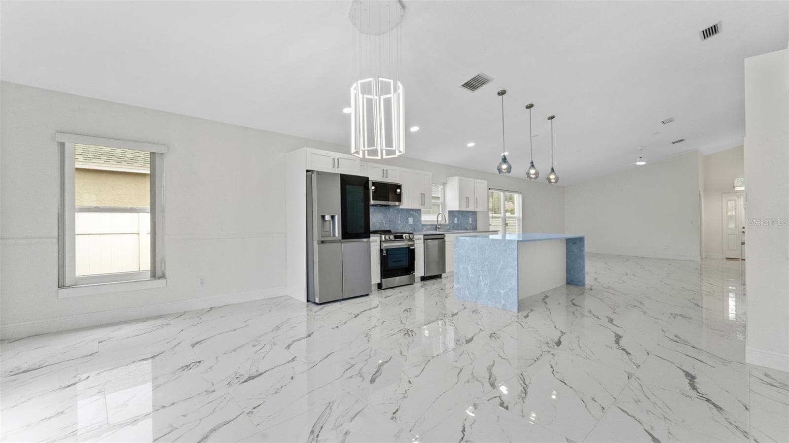 Single Family Residence at 11708 CARROLLWOOD COVE DR, TAMPA, photo 6 of 34