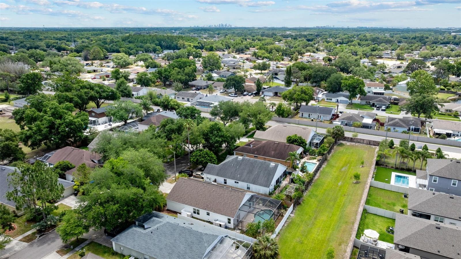 Single Family Residence at 11708 CARROLLWOOD COVE DR, TAMPA, photo 31 of 34