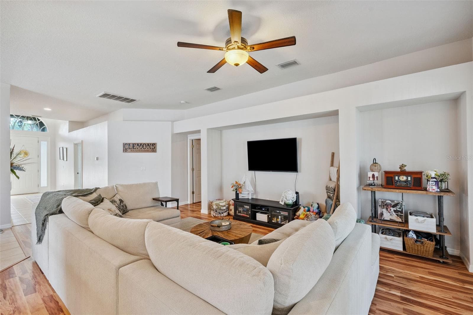 Single Family Residence at 4641 ROLLING GREEN DR, WESLEY CHAPEL, photo 6 of 45