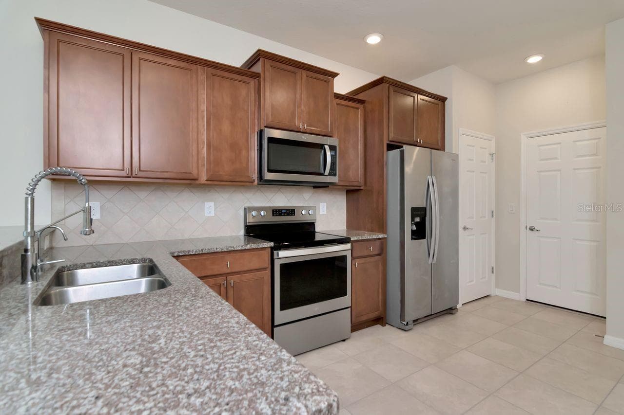 Townhouse at 5368 SYLVESTER LOOP, TAMPA, photo 27 of 56