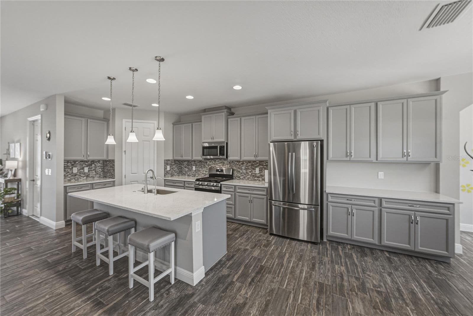 Single Family Residence at 14633 RED CASTLE AVE, LITHIA, photo 17 of 63