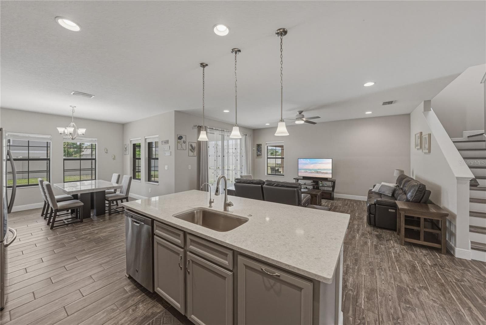 Single Family Residence at 14633 RED CASTLE AVE, LITHIA, photo 19 of 63