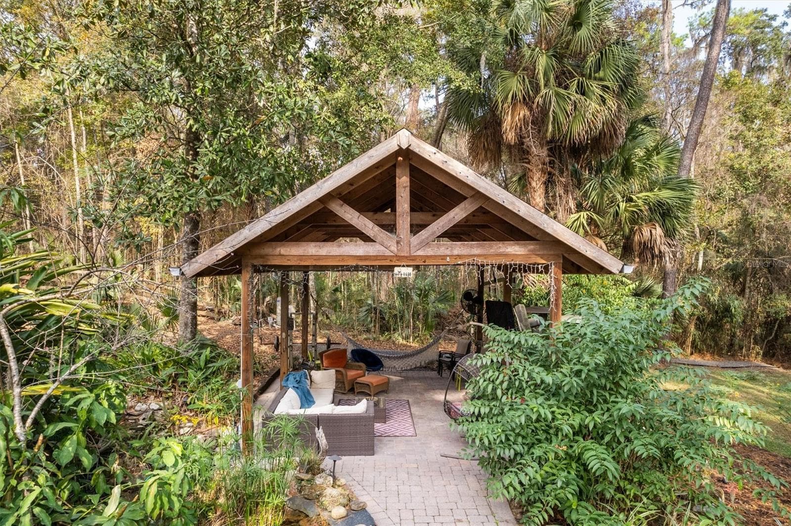 Cabana near the water feature - 22675 NW 75TH AVENUE RD, MICANOPY