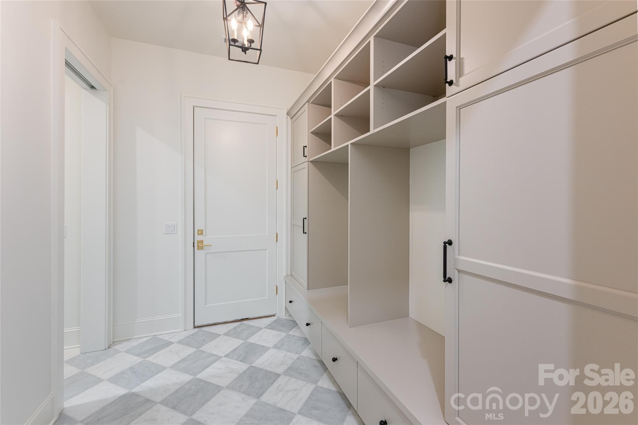 Mudroom - 99 Little Cherokee Ridge, Hendersonville