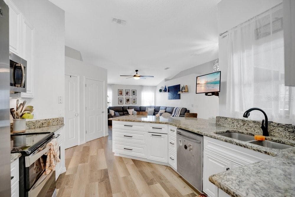 Single Family Residence at 213 BRUSHCREEK DR, SANFORD, photo 9 of 17
