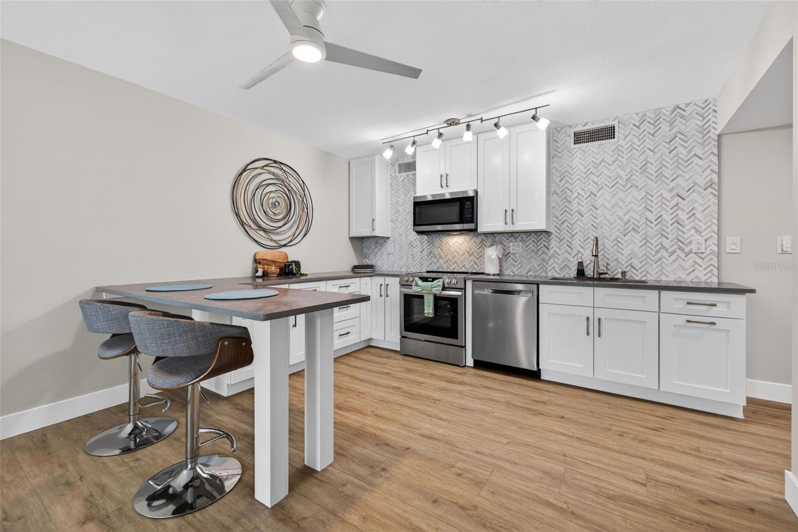 In-Law Suite - 100 OAKMONT LN #107 & 108, BELLEAIR