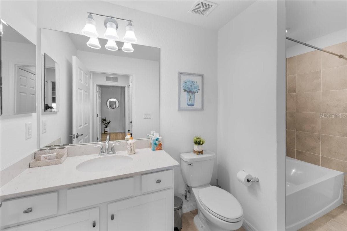 Condominium at 18114 GAWTHROP DR #304, BRADENTON, photo 9 of 23