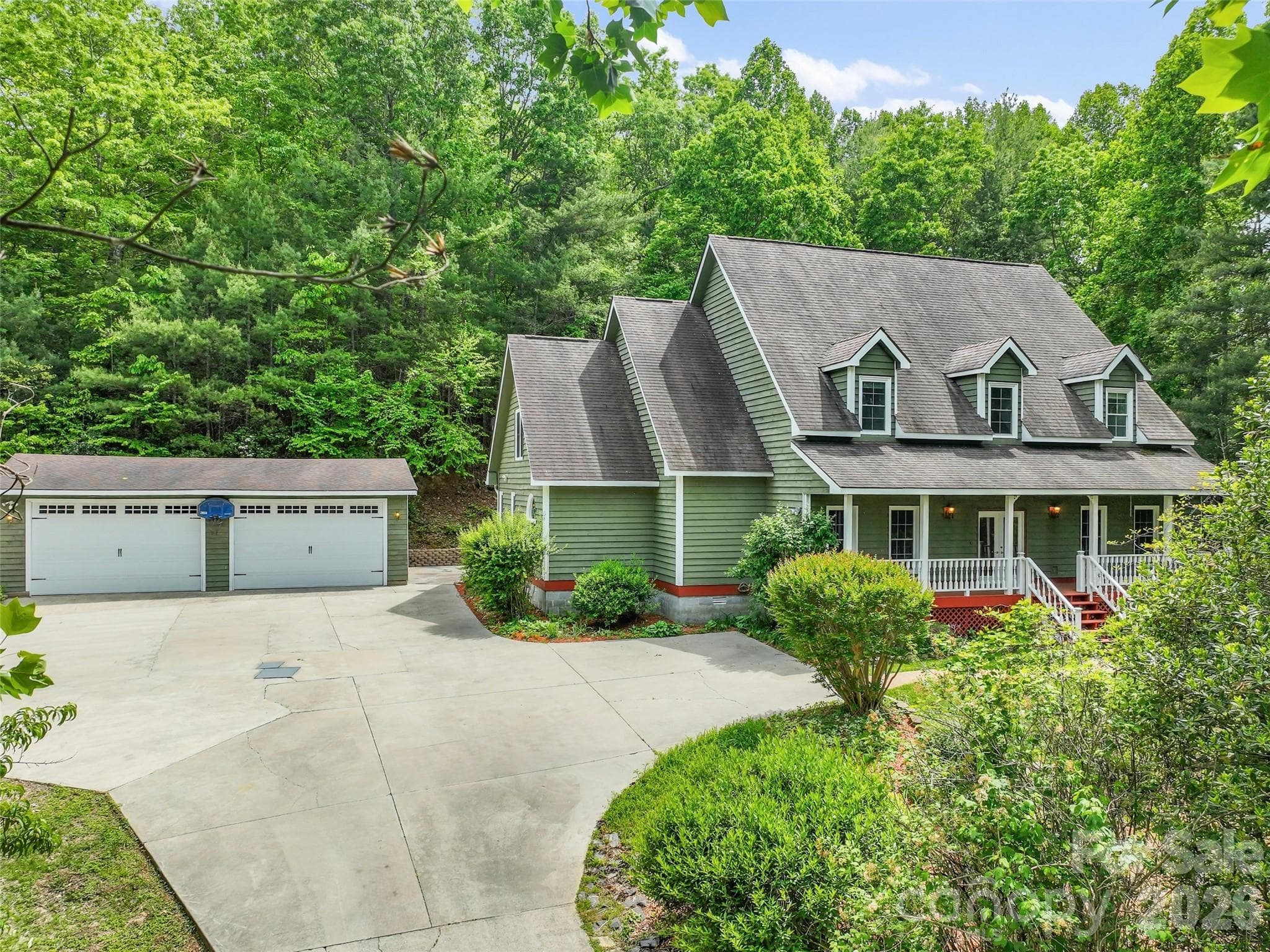 Over sized 4 car garage with extra large roll up doors. - Hendersonville