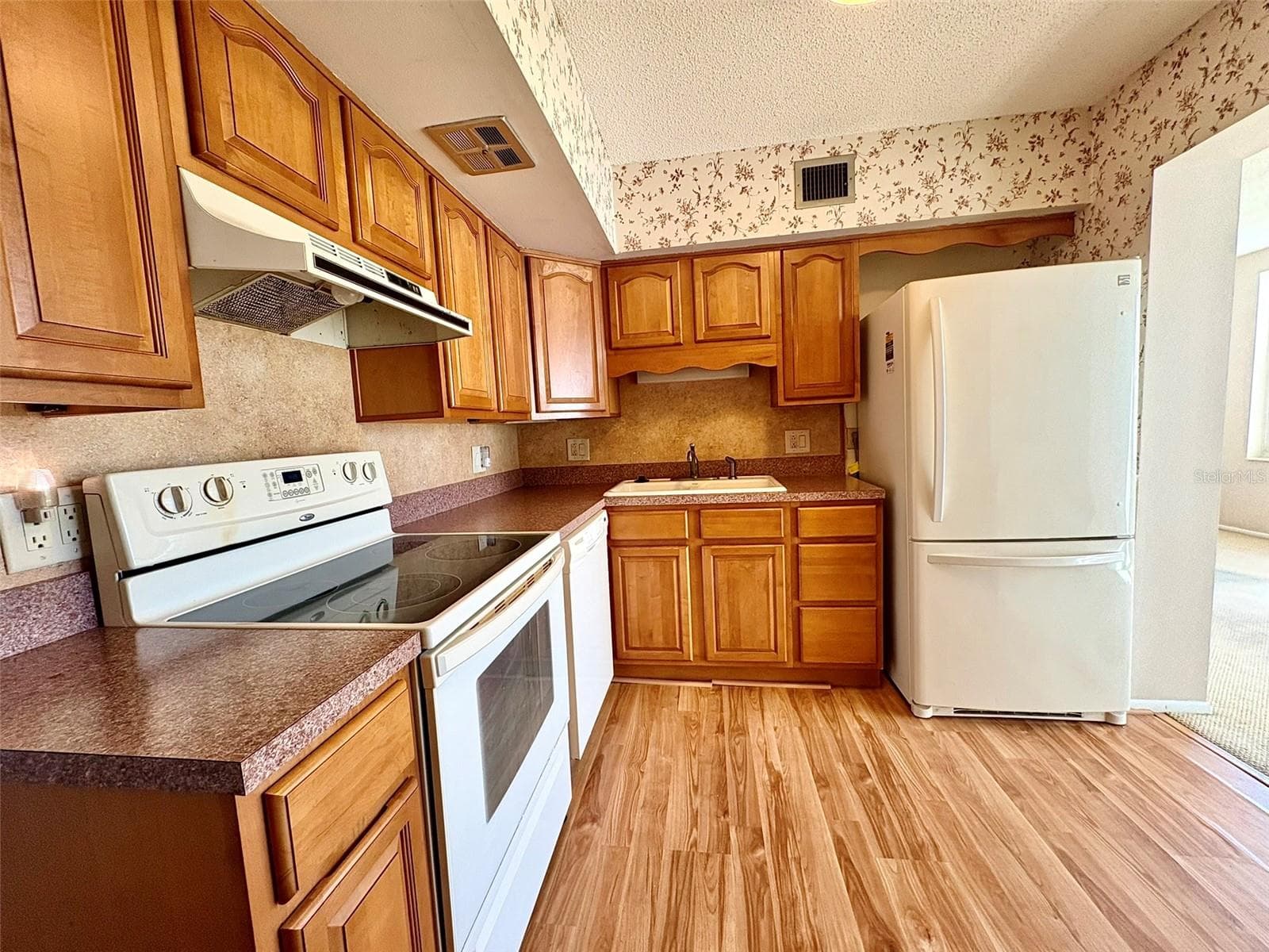 Condominium at 2428 COLUMBIA DR #36, CLEARWATER, photo 10 of 43