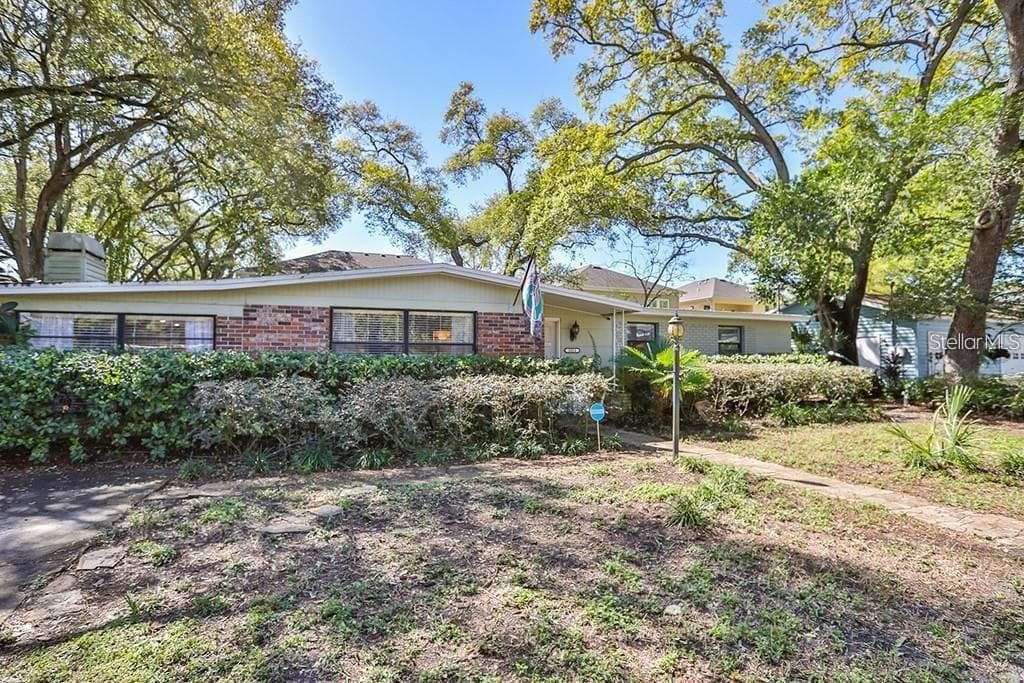 3214 W COACHMAN AVE