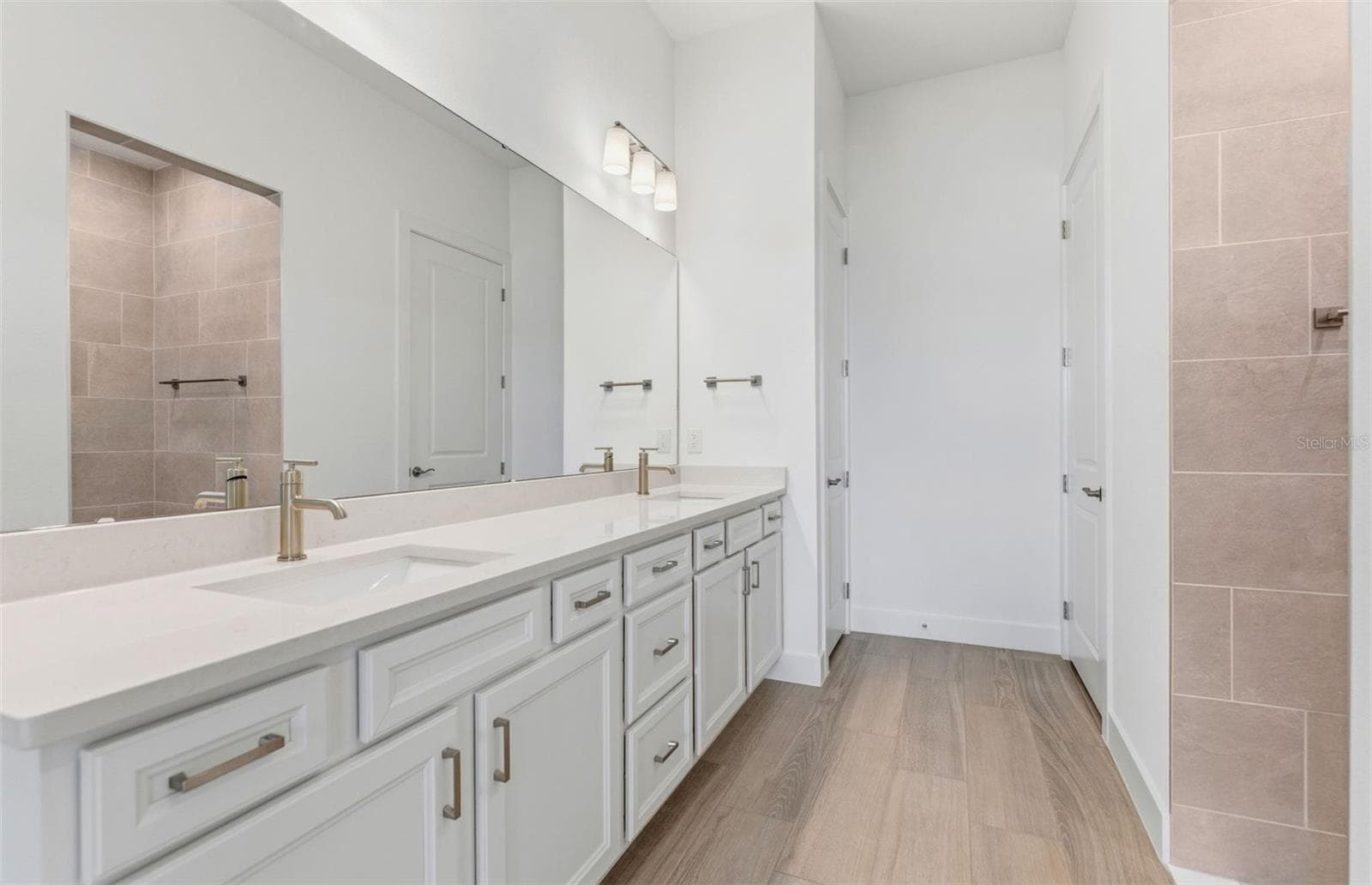 Owner's Bath w/Dual Sinks - 16412 RUSTIC SKY DR, SPRING HILL