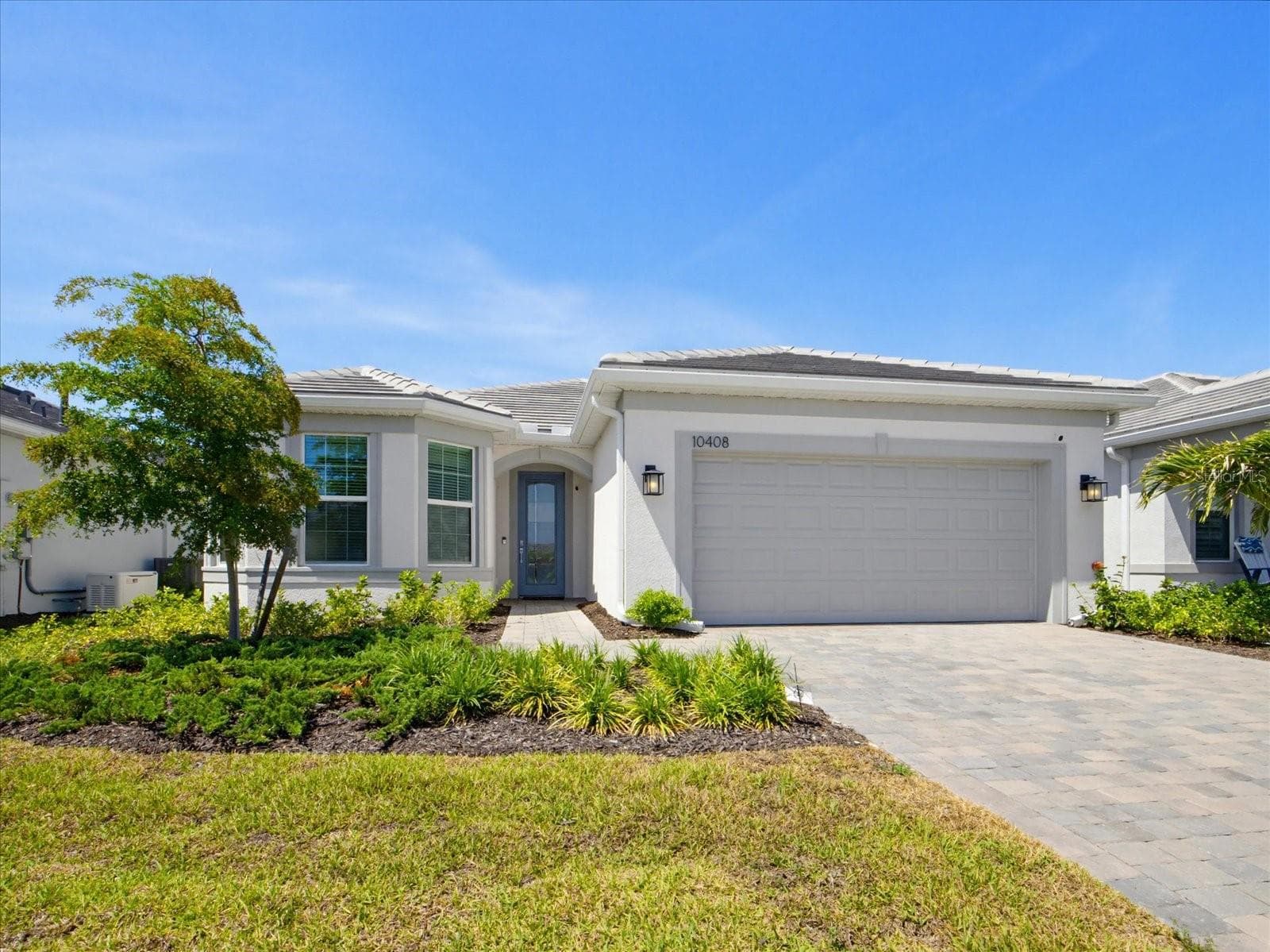Single Family Residence at 10408 SEA BREEZE RIDGE DR, ENGLEWOOD, photo 2 of 75