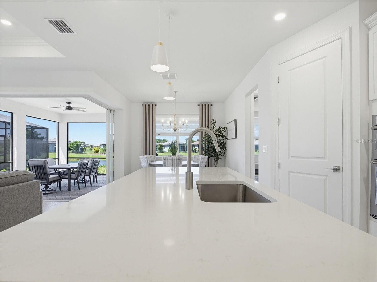 Single Family Residence at 10408 SEA BREEZE RIDGE DR, ENGLEWOOD, photo 8 of 75