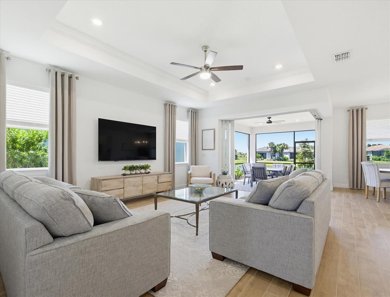 Single Family Residence at 10408 SEA BREEZE RIDGE DR, ENGLEWOOD, photo 15 of 75