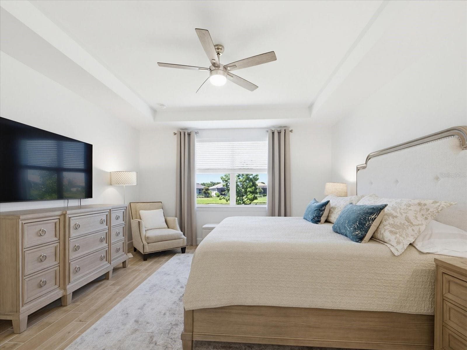 Single Family Residence at 10408 SEA BREEZE RIDGE DR, ENGLEWOOD, photo 17 of 75