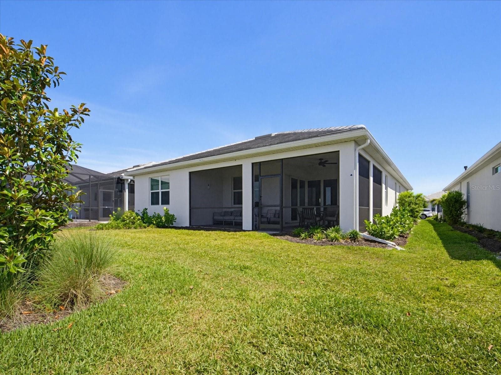 Single Family Residence at 10408 SEA BREEZE RIDGE DR, ENGLEWOOD, photo 43 of 75