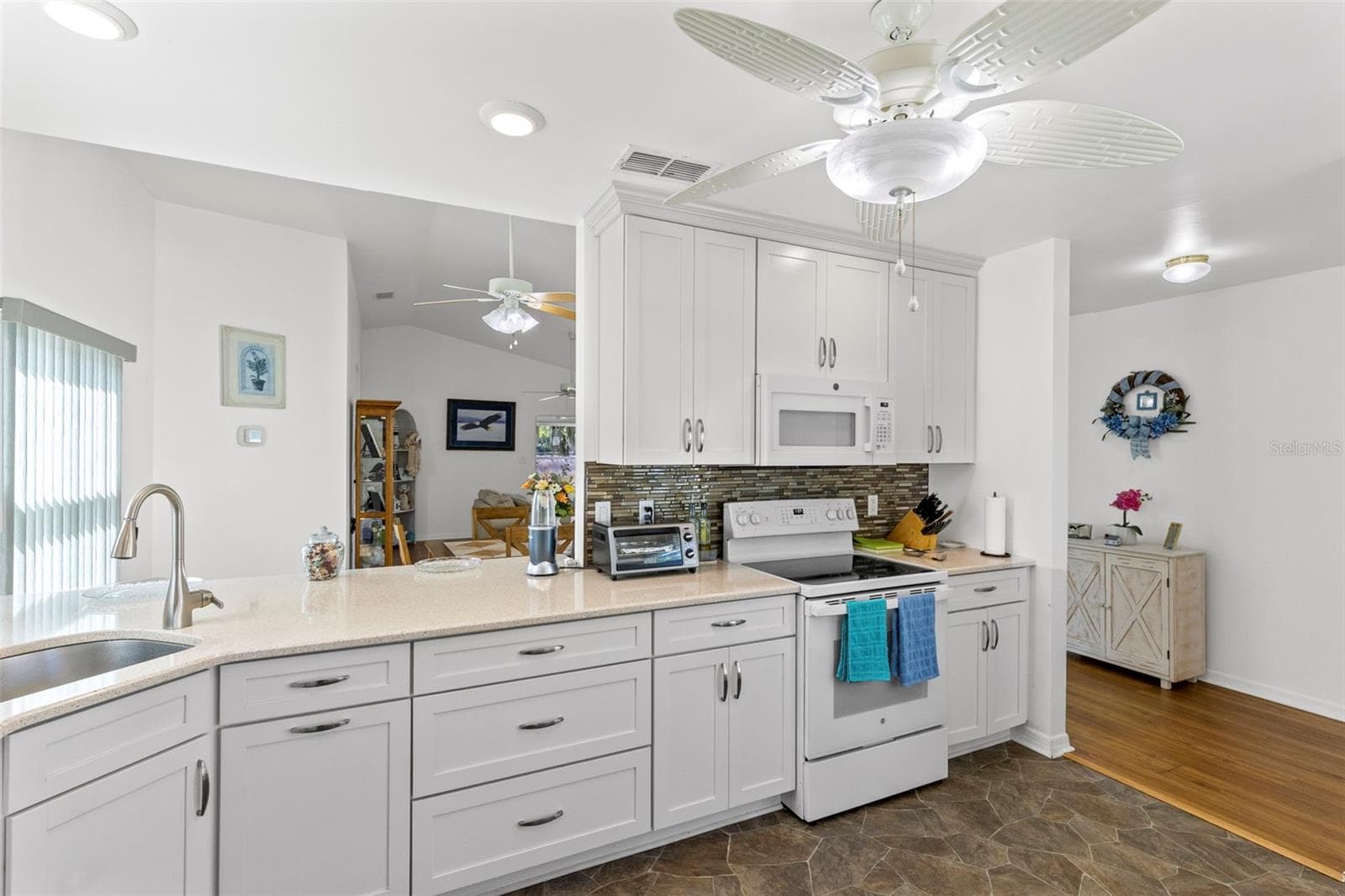 Single Family Residence at 4960 HERON RUN CIR, LEESBURG, photo 11 of 46