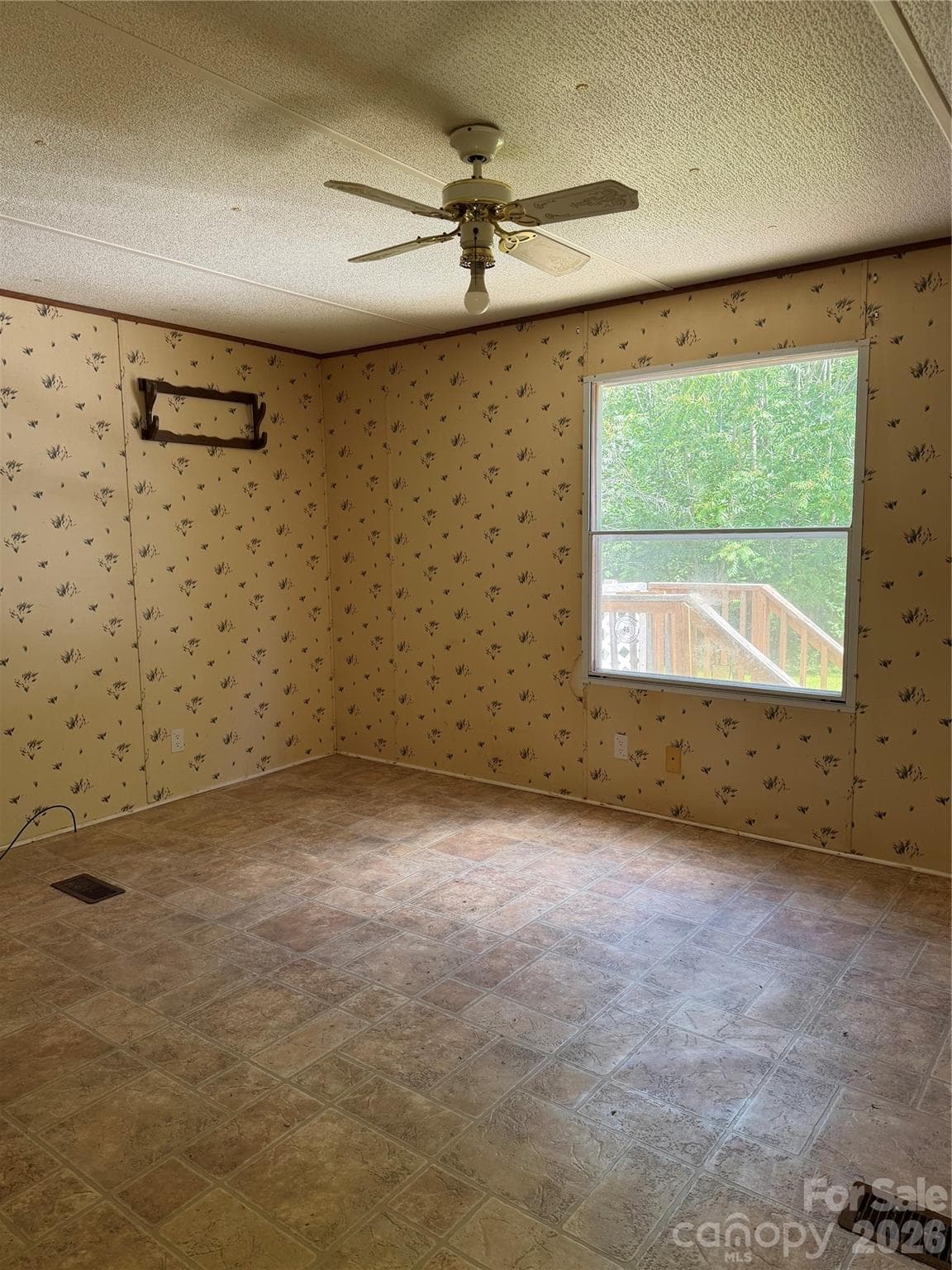Single Family Residence at 1164 Smith Woods Lane, Hickory Grove, photo 15 of 28