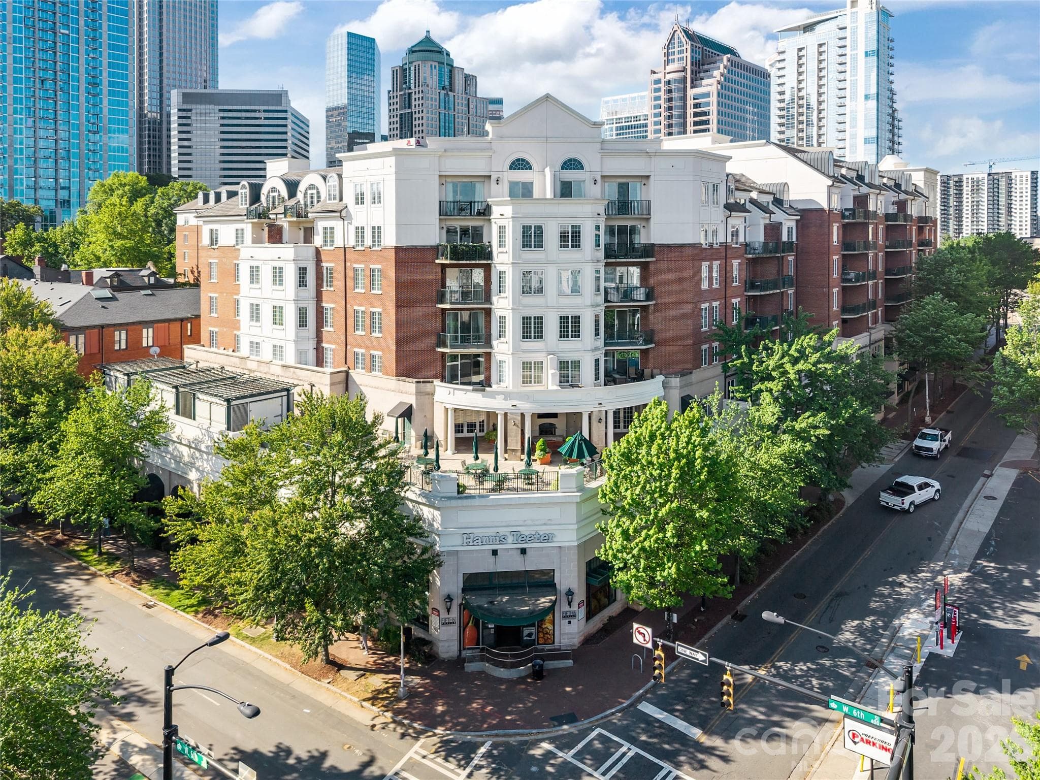 Condominium at Charlotte, photo 2 of 43