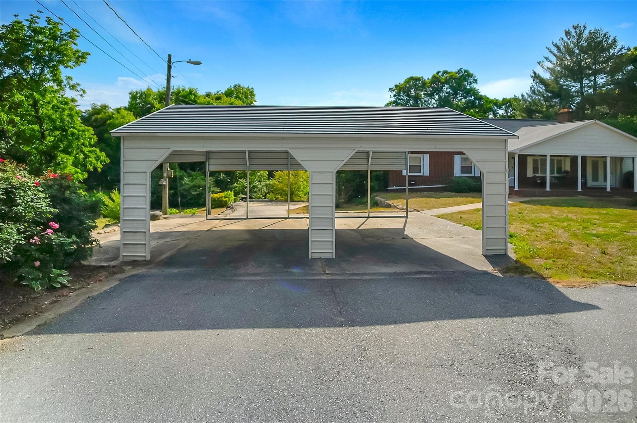 Single Family Residence at 3021 Davis Park Road, Gastonia, photo 5 of 39
