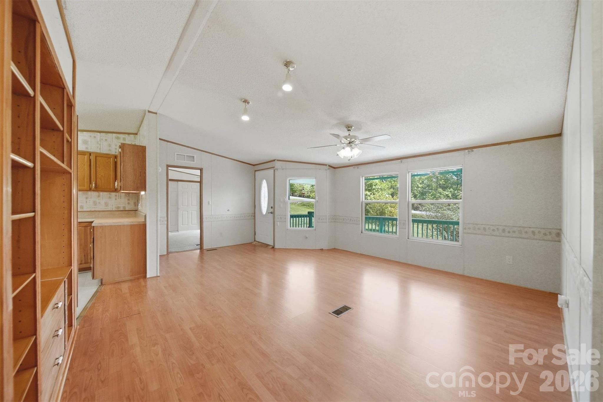 Large living room. - Morganton