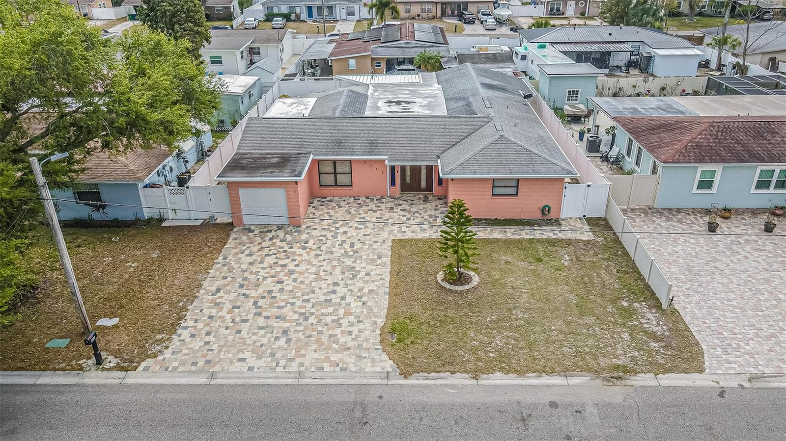Single Family Residence at 3112 W HENRY AVE, TAMPA, photo 2 of 31