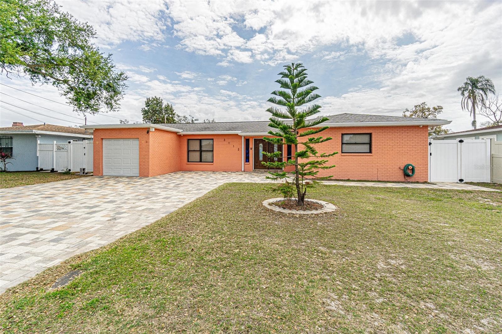 Single Family Residence at 3112 W HENRY AVE, TAMPA, photo 4 of 31