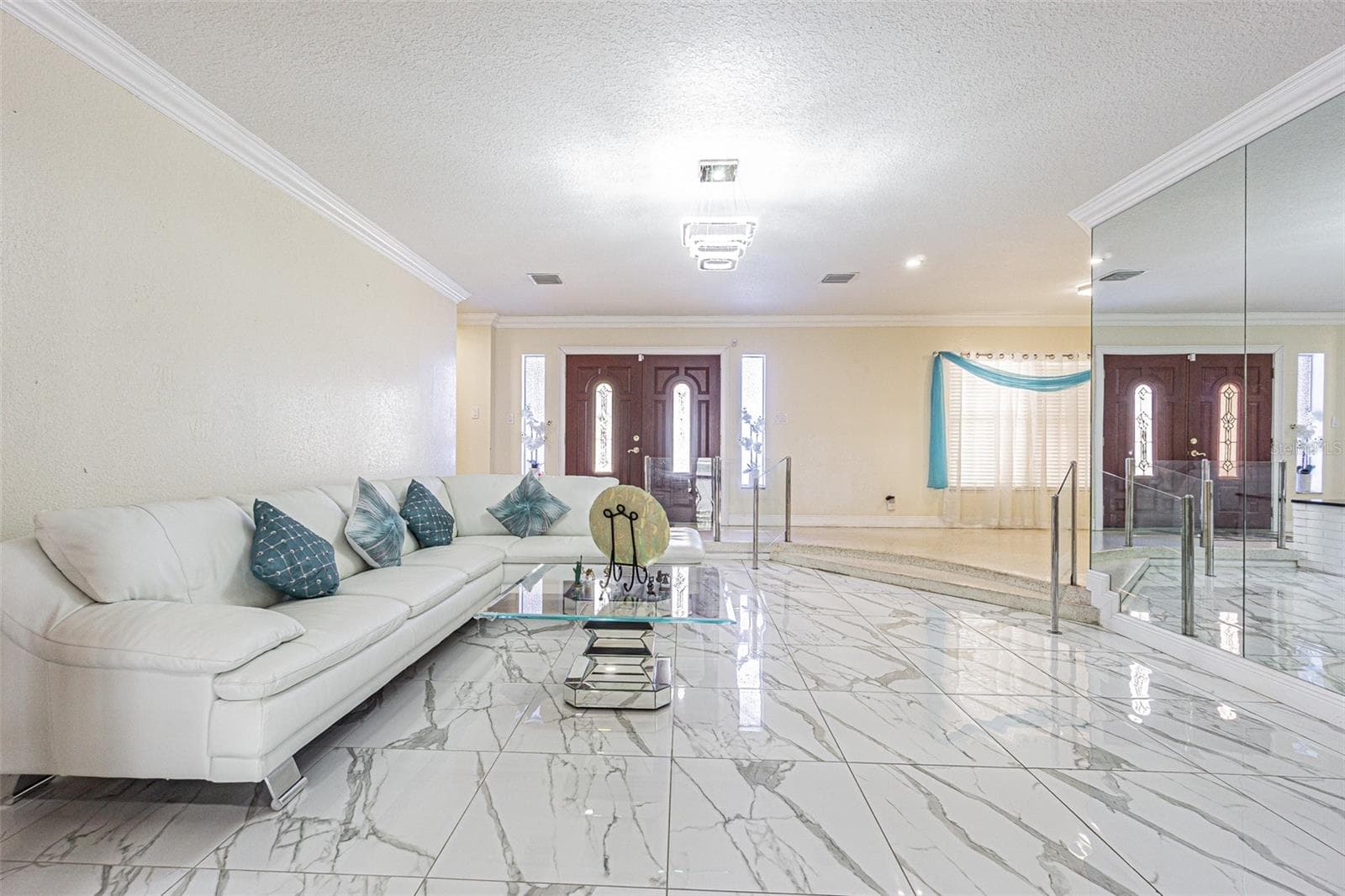 Single Family Residence at 3112 W HENRY AVE, TAMPA, photo 11 of 31