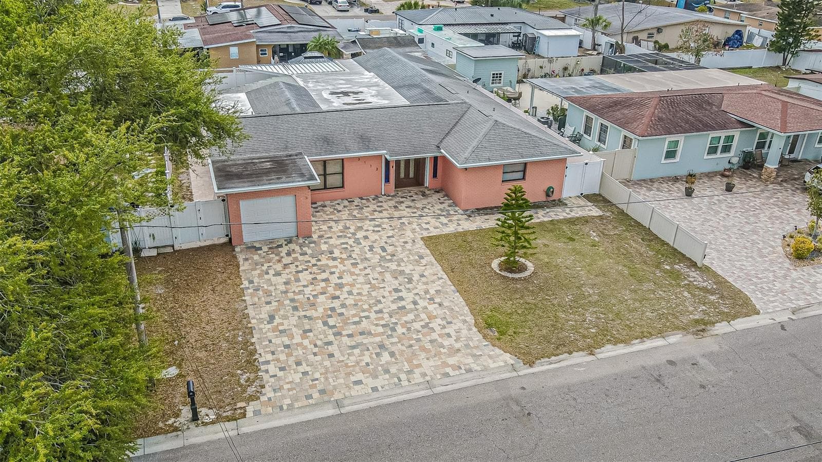 Single Family Residence at 3112 W HENRY AVE, TAMPA, photo 14 of 31